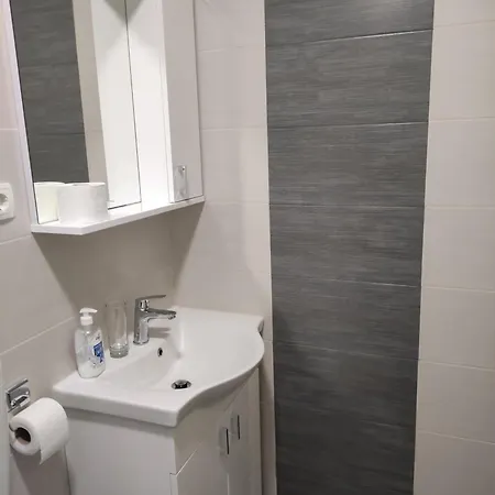 Dragiv 2 Brdo48 招待所